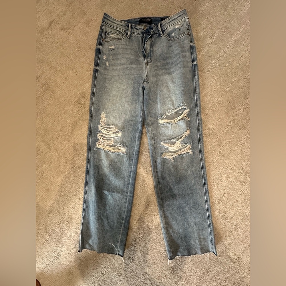 Judy Blue Light Wash Distressed Straight Leg Jeans
